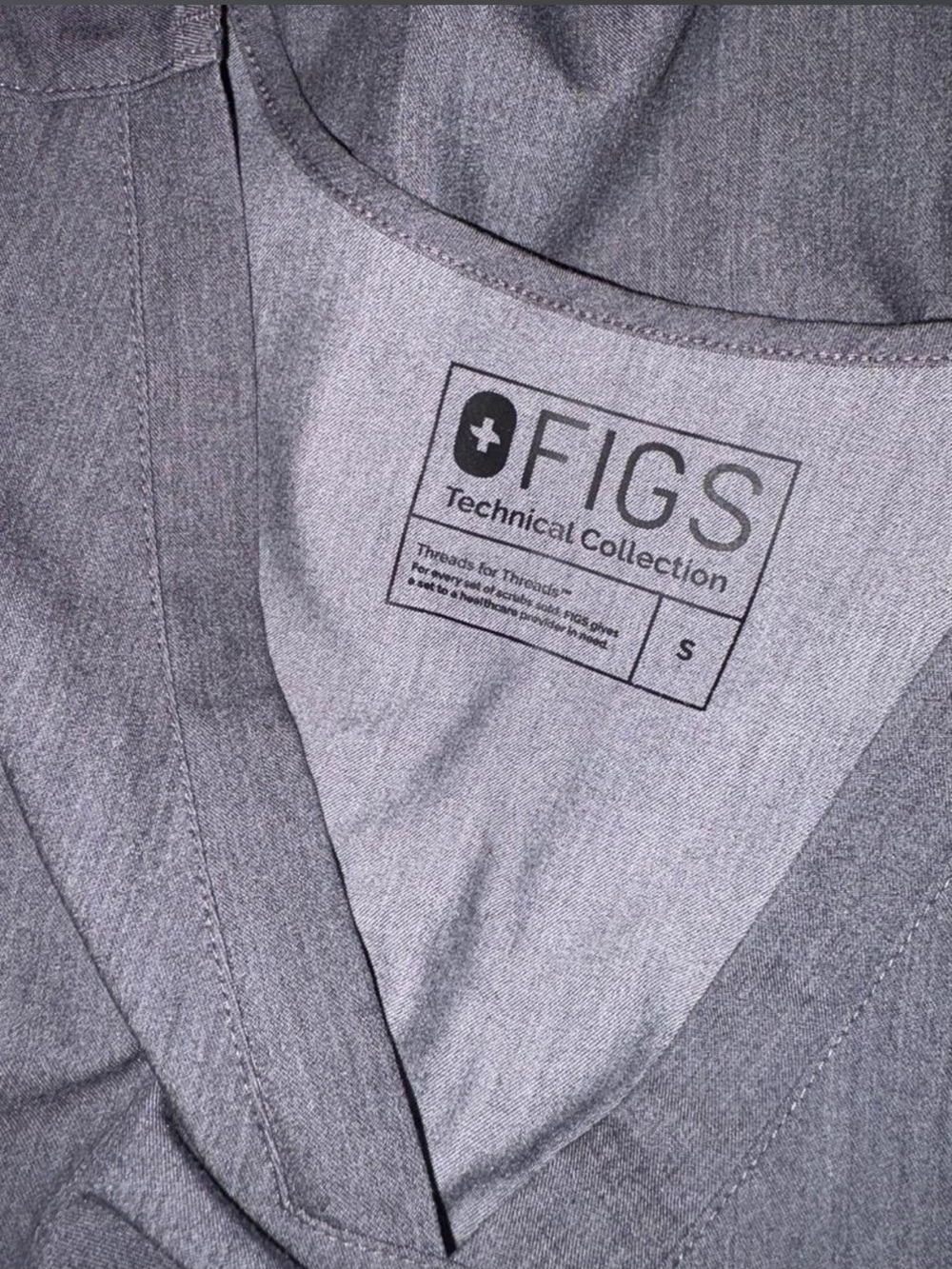 FIGS Graphite Scrubs Set - Picture 4 of 7
